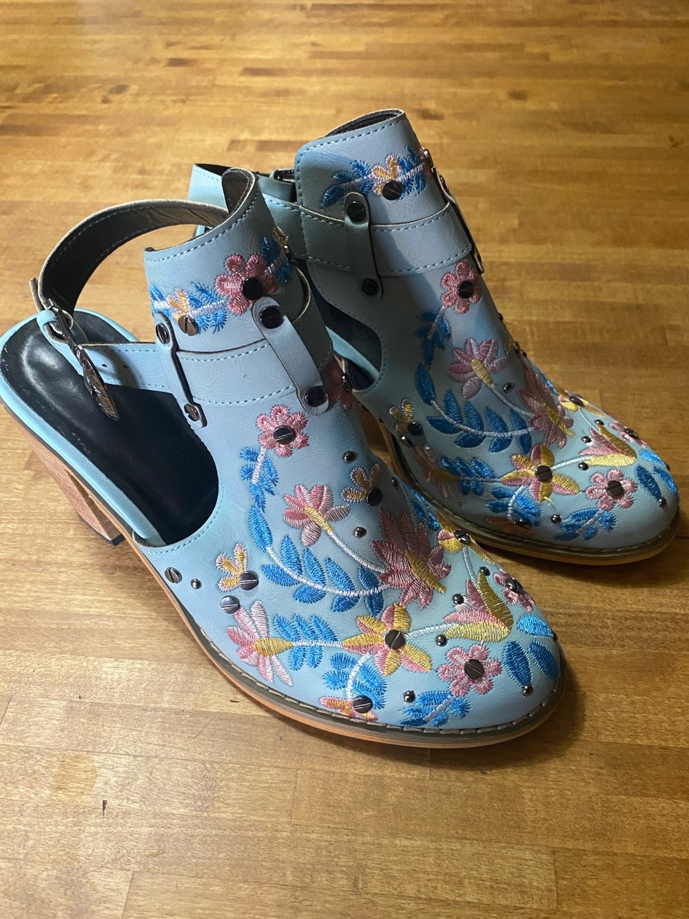 western cowgirl style Floral Embroidered faux Leather sandal 8